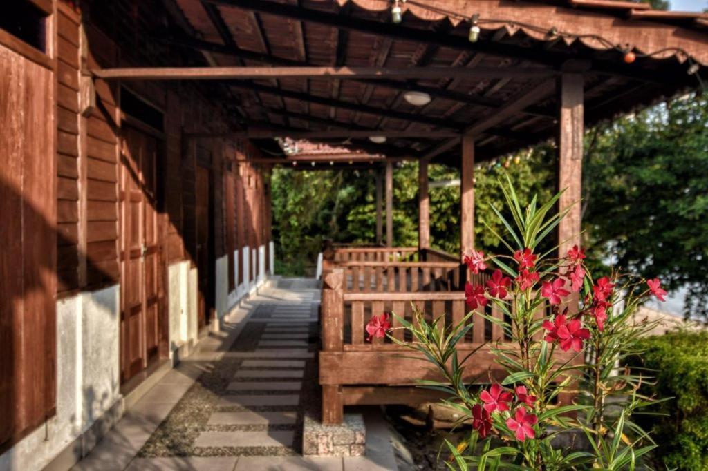 Oyo Home 90745 Desa Balqis Beach Resort Malacca Exterior foto